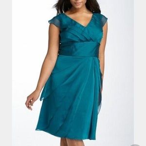 NWOT Adrianna Papell tiered chiffon petal dress